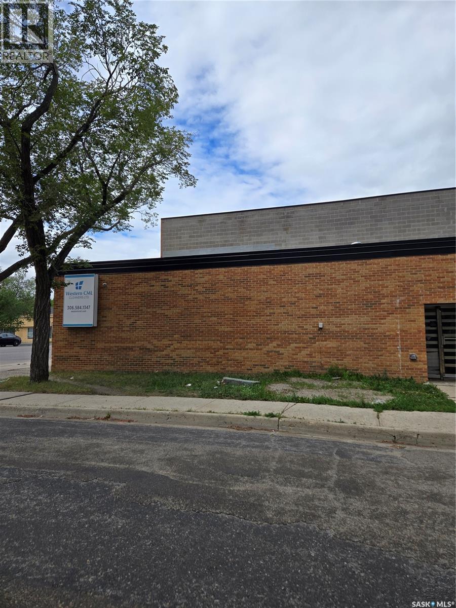 2802 Dewdney Avenue, Regina, Saskatchewan  S4T 0X7 - Photo 12 - SK016533