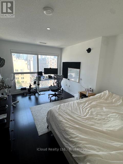 1202 - 386 Yonge Street, Toronto, Ontario  M5B 0A5 - Photo 4 - C12362808
