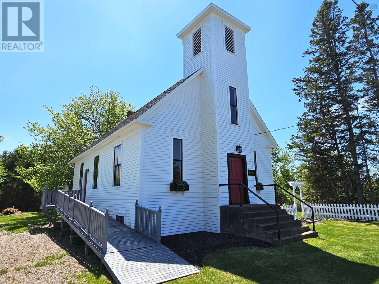6910 Highway 2, Portapique, Nova Scotia  B0M 1B0 - Photo 2 - 202506149