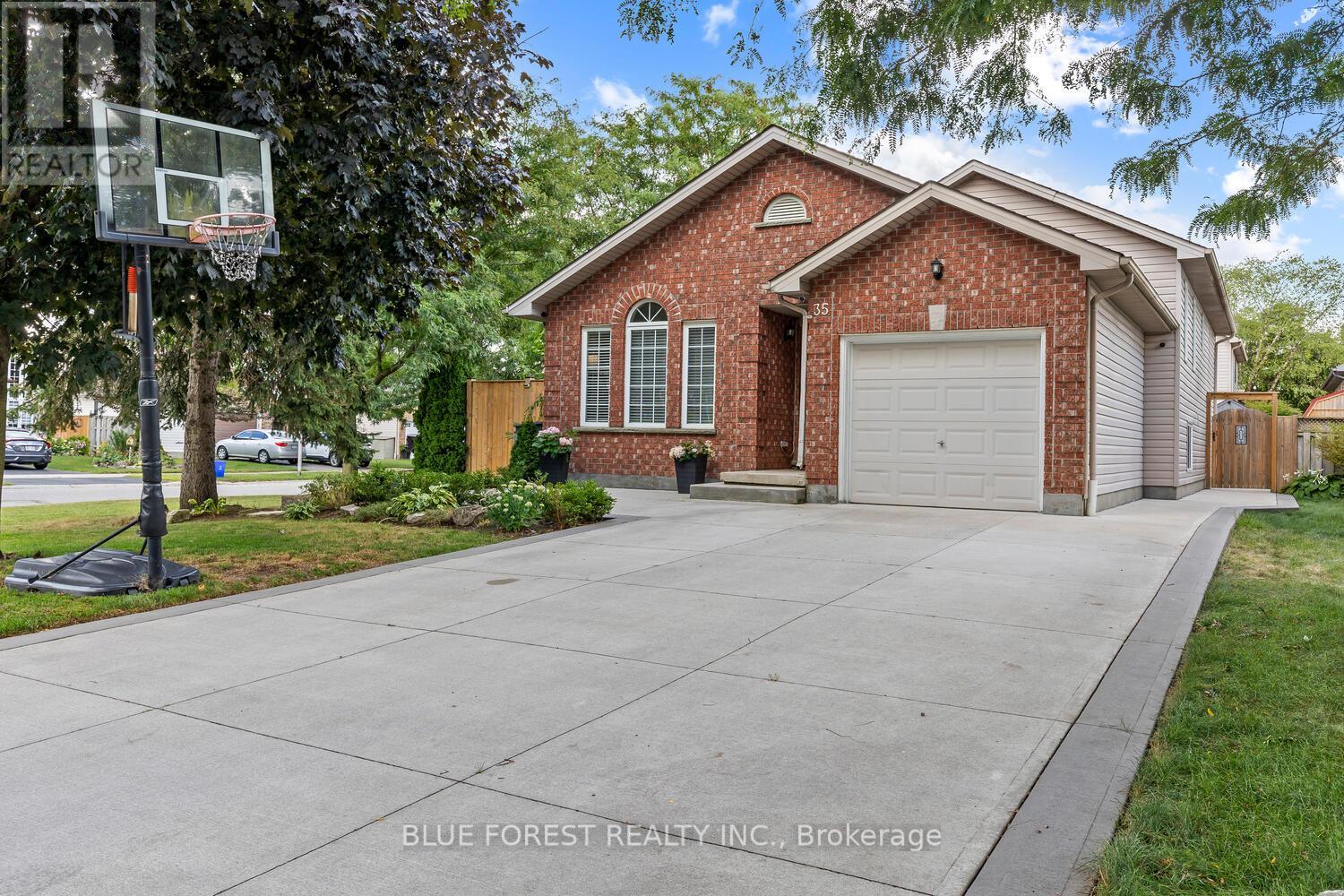 35 BOWCOTT CRESCENT, London East, Ontario