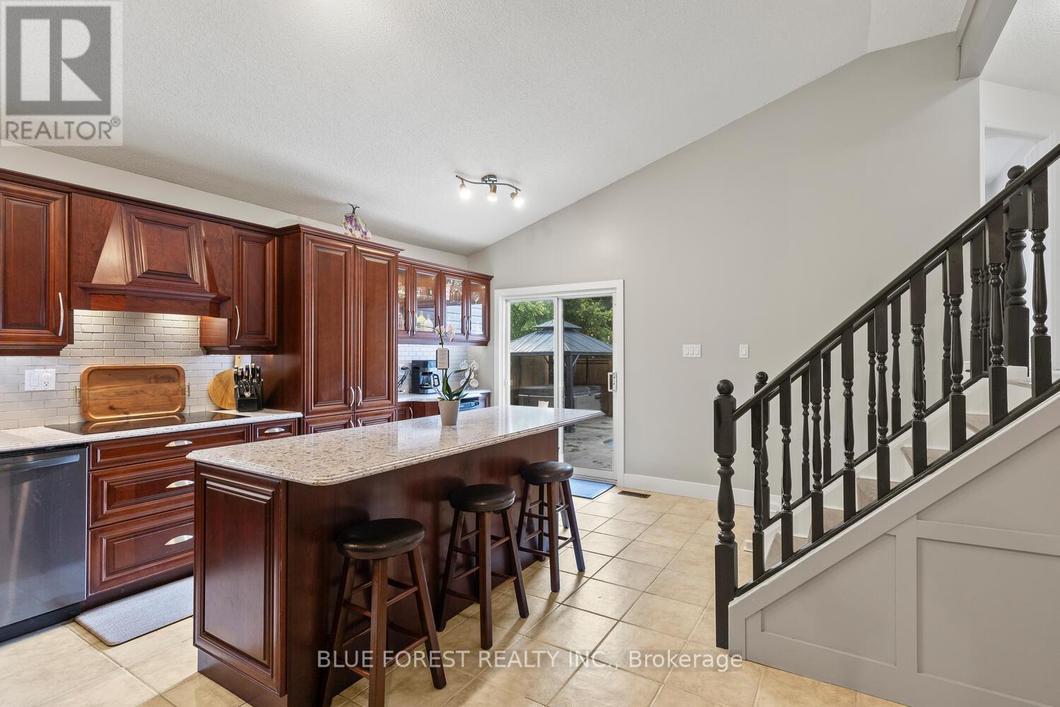 35 Bowcott Crescent, London East, Ontario  N5V 4W8 - Photo 13 - X12362936