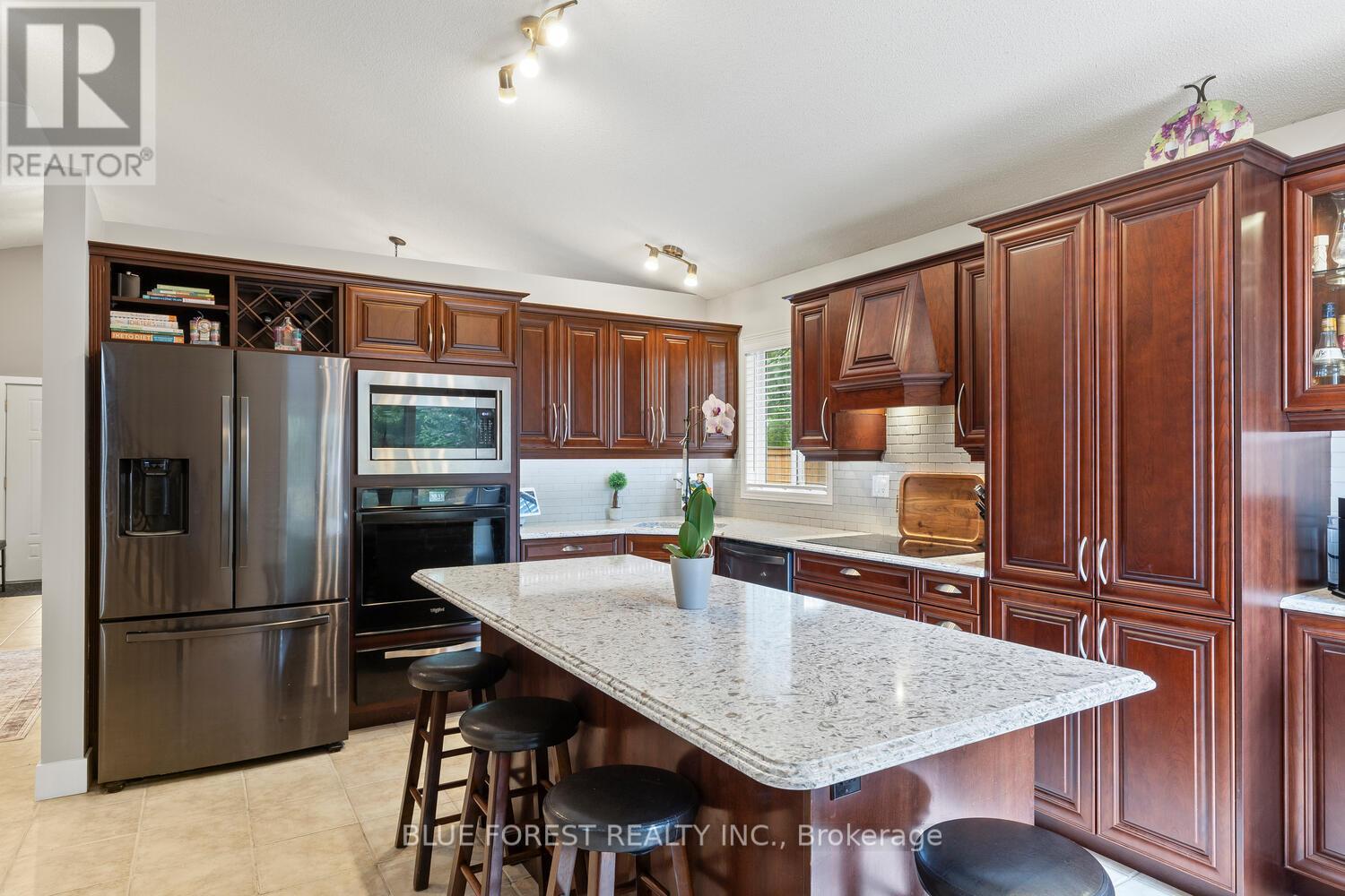 35 Bowcott Crescent, London East, Ontario  N5V 4W8 - Photo 14 - X12362936