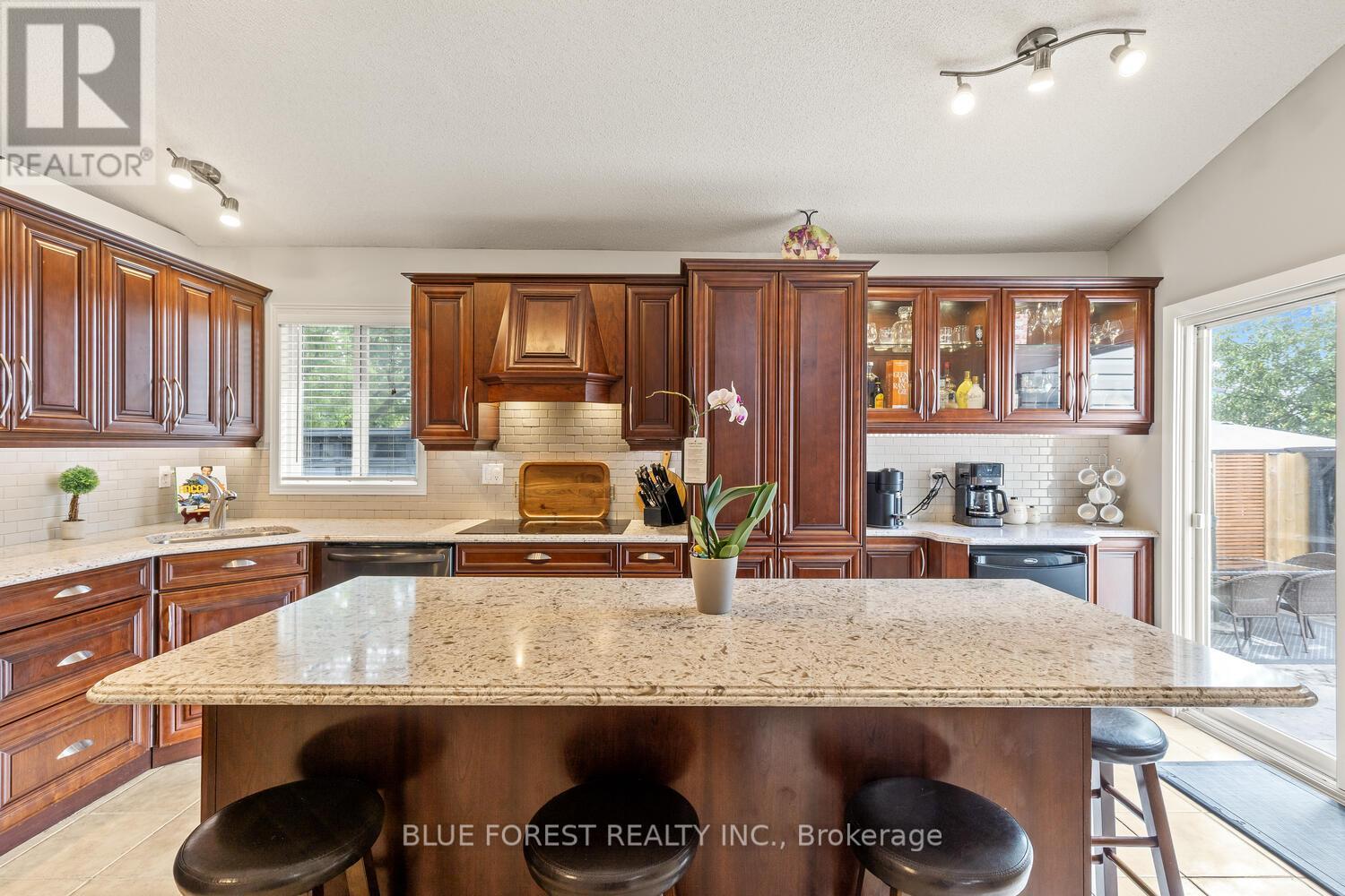 35 Bowcott Crescent, London East, Ontario  N5V 4W8 - Photo 15 - X12362936