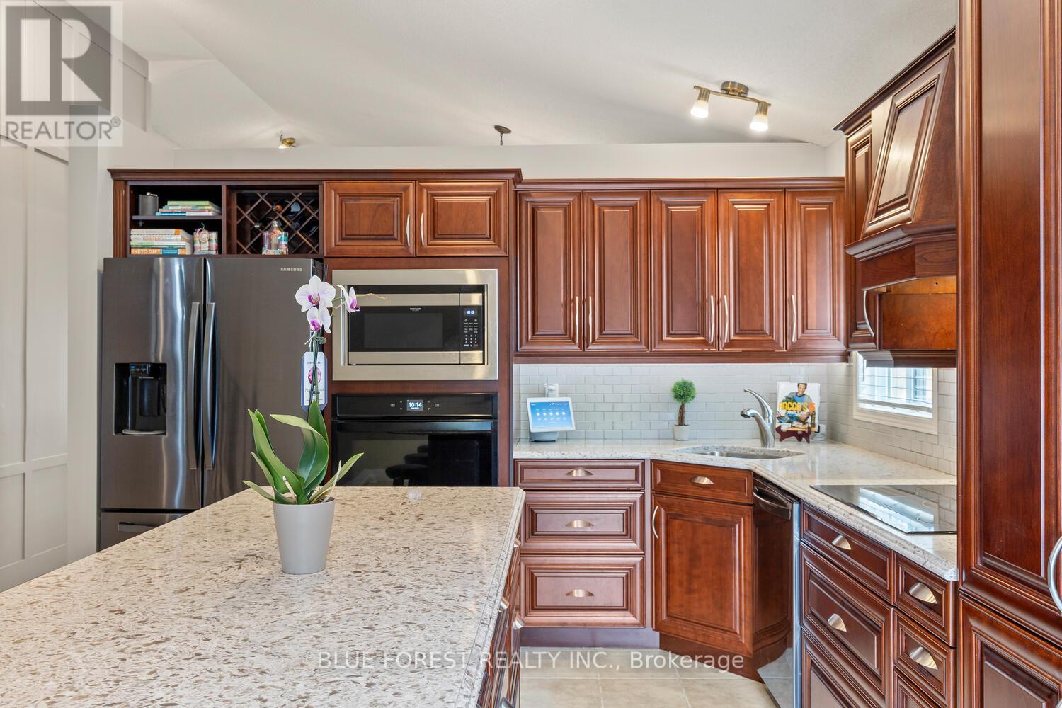 35 Bowcott Crescent, London East, Ontario  N5V 4W8 - Photo 16 - X12362936