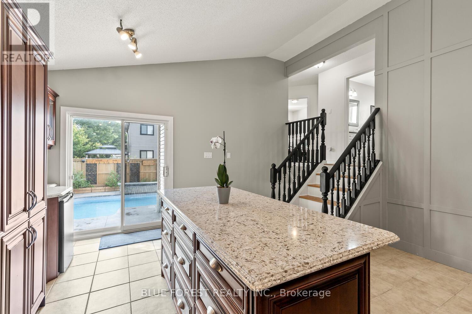 35 Bowcott Crescent, London East, Ontario  N5V 4W8 - Photo 18 - X12362936
