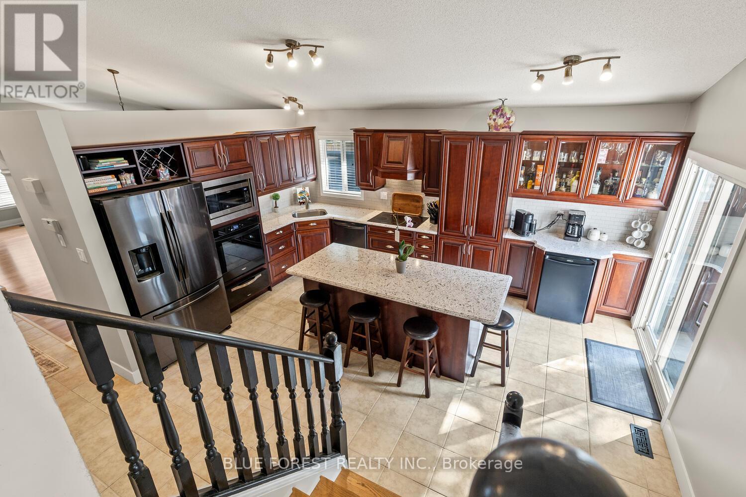 35 Bowcott Crescent, London East, Ontario  N5V 4W8 - Photo 19 - X12362936