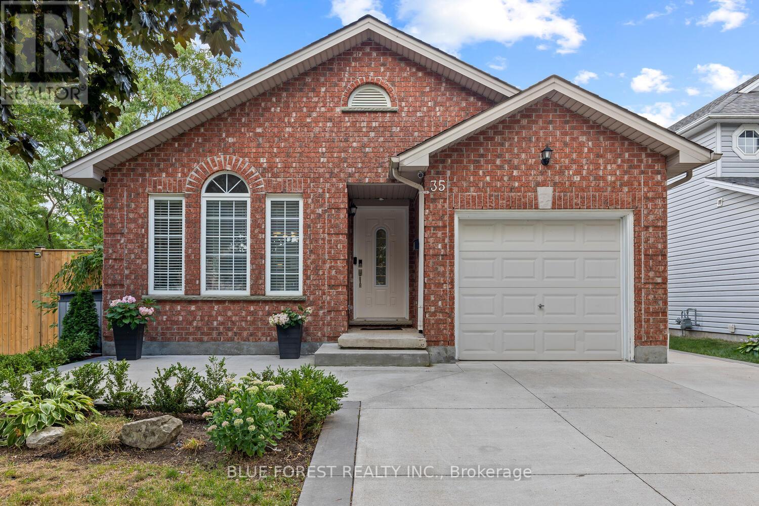 35 Bowcott Crescent, London East, Ontario  N5V 4W8 - Photo 2 - X12362936