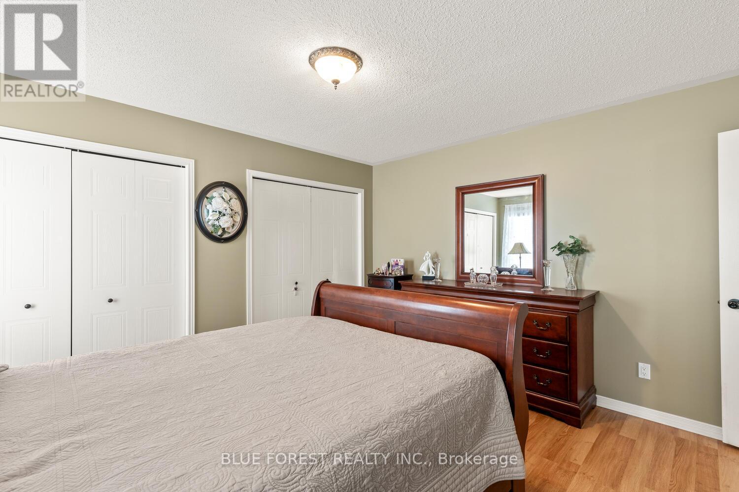 35 Bowcott Crescent, London East, Ontario  N5V 4W8 - Photo 21 - X12362936