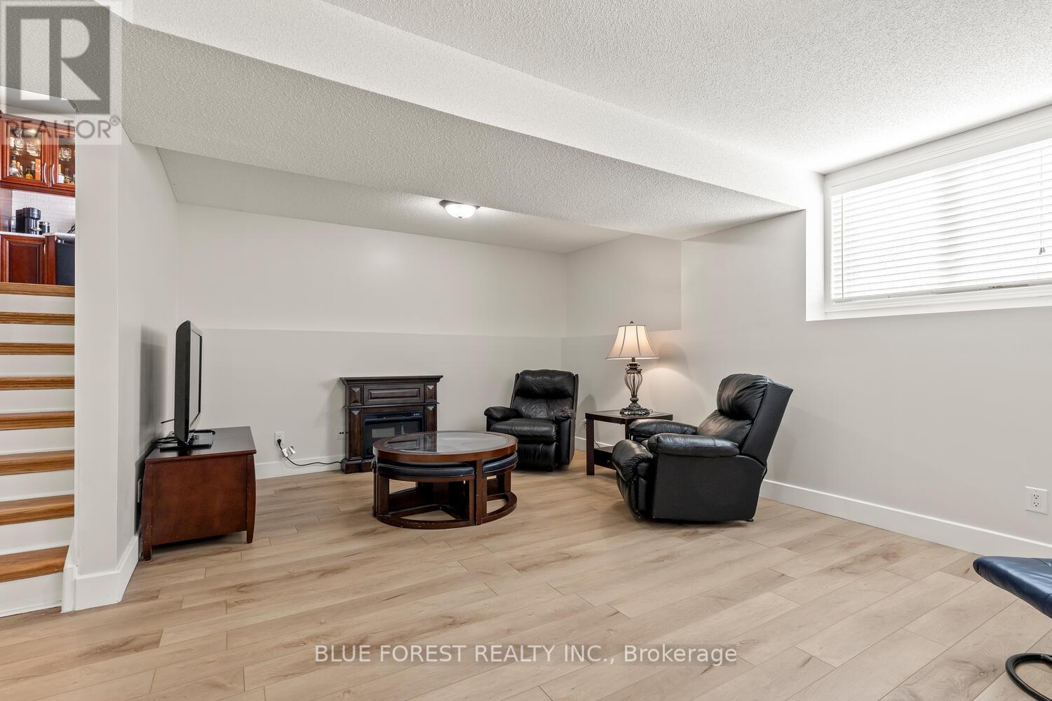 35 Bowcott Crescent, London East, Ontario  N5V 4W8 - Photo 28 - X12362936