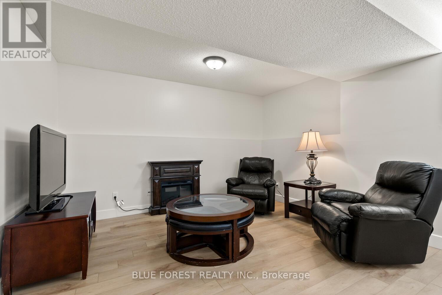 35 Bowcott Crescent, London East, Ontario  N5V 4W8 - Photo 30 - X12362936