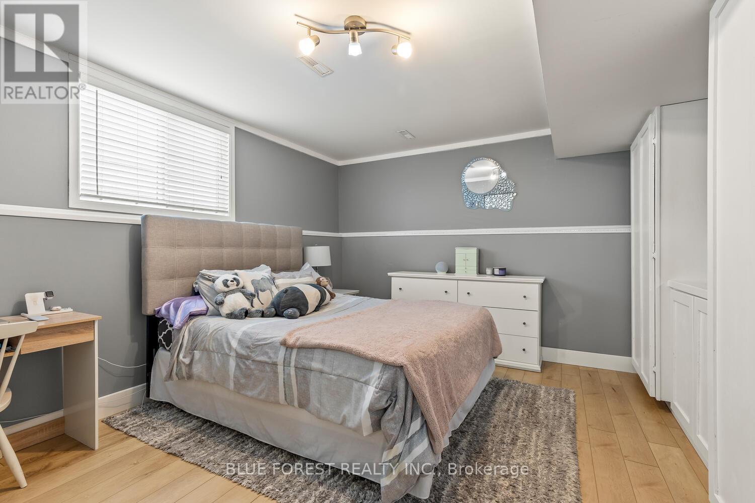 35 Bowcott Crescent, London East, Ontario  N5V 4W8 - Photo 31 - X12362936