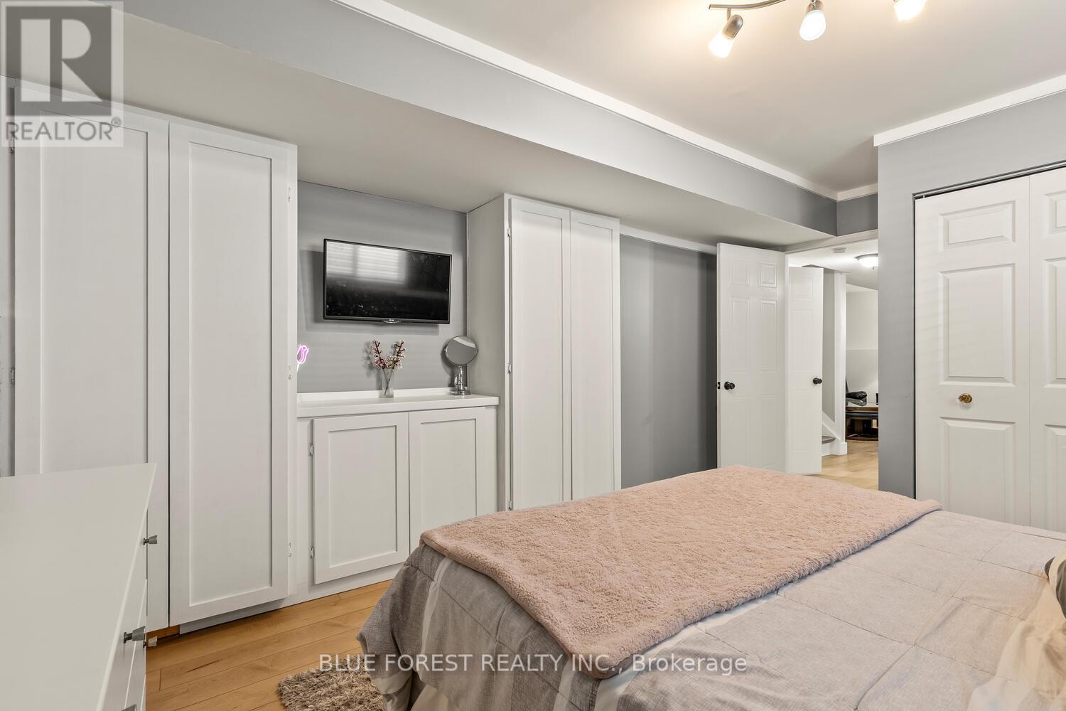 35 Bowcott Crescent, London East, Ontario  N5V 4W8 - Photo 33 - X12362936