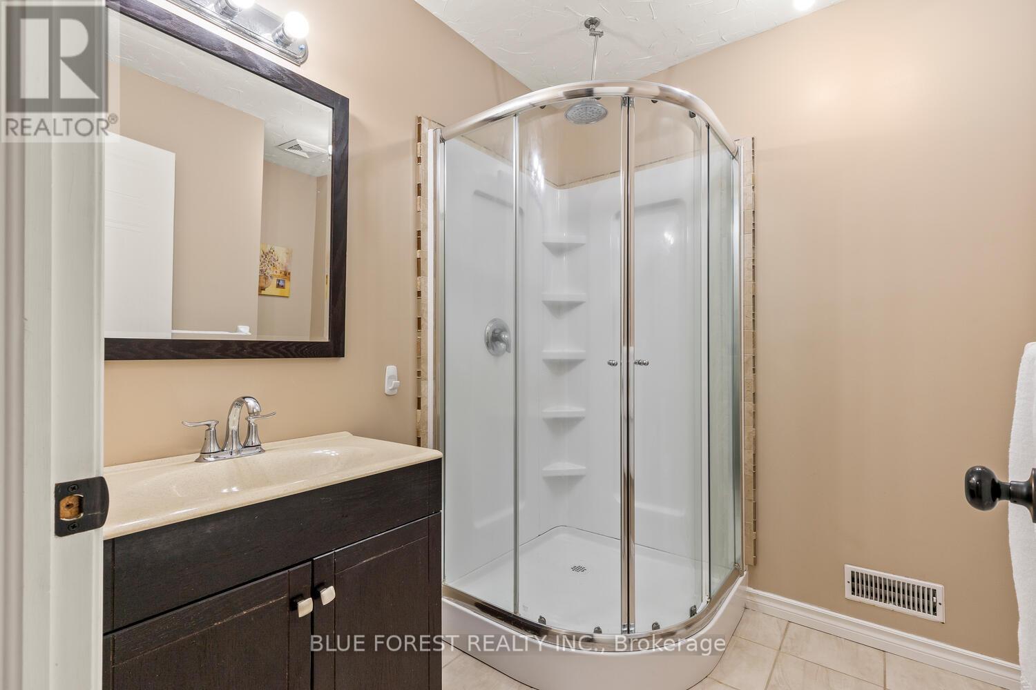 35 Bowcott Crescent, London East, Ontario  N5V 4W8 - Photo 34 - X12362936