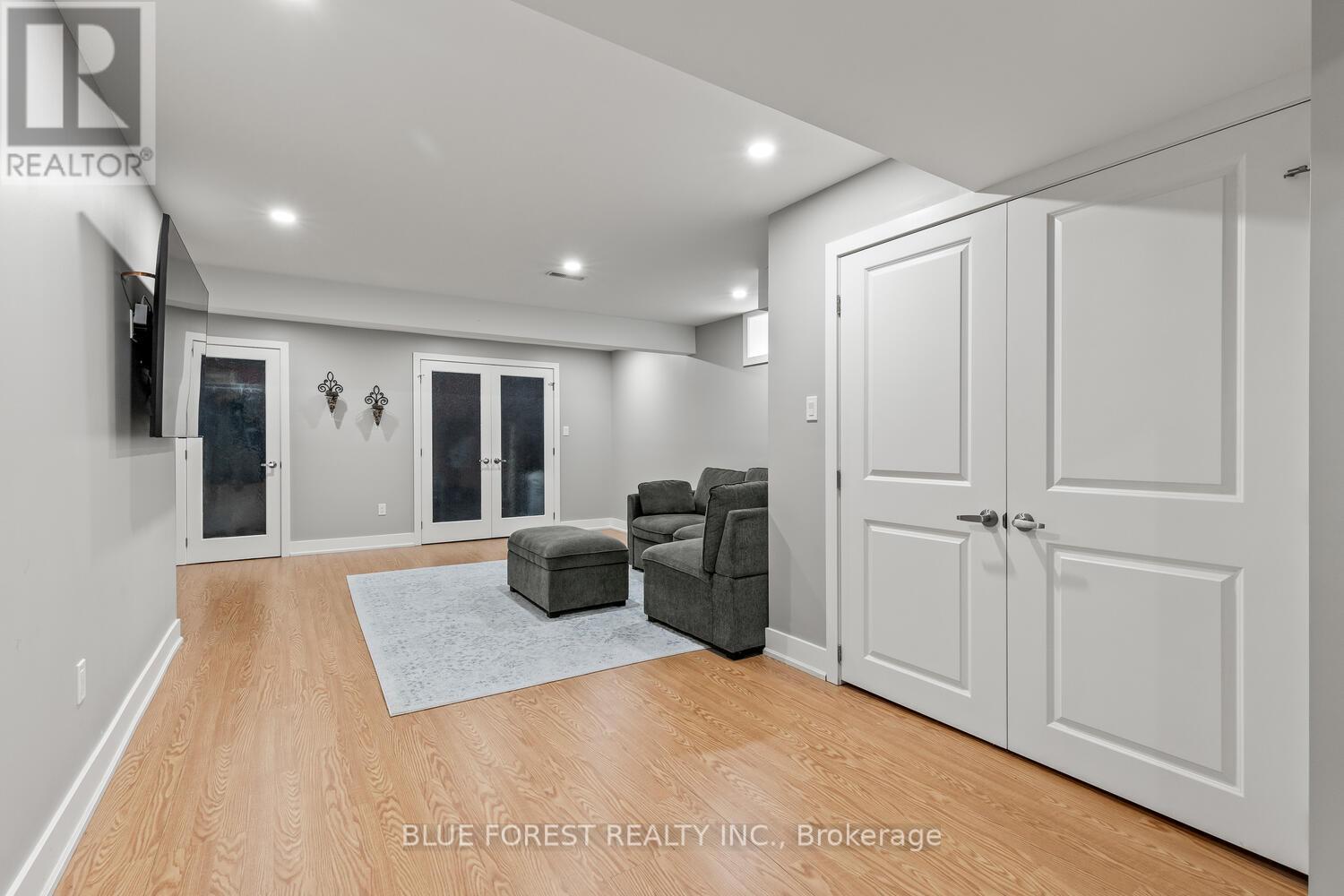 35 Bowcott Crescent, London East, Ontario  N5V 4W8 - Photo 35 - X12362936