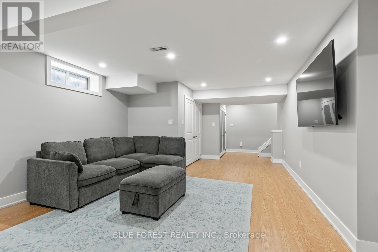 35 Bowcott Crescent, London East, Ontario  N5V 4W8 - Photo 36 - X12362936