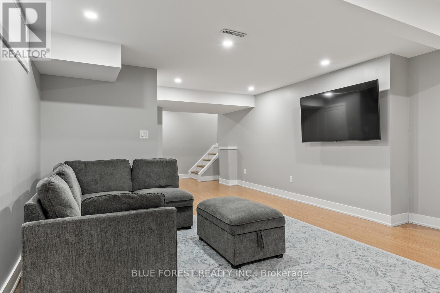 35 Bowcott Crescent, London East, Ontario  N5V 4W8 - Photo 38 - X12362936