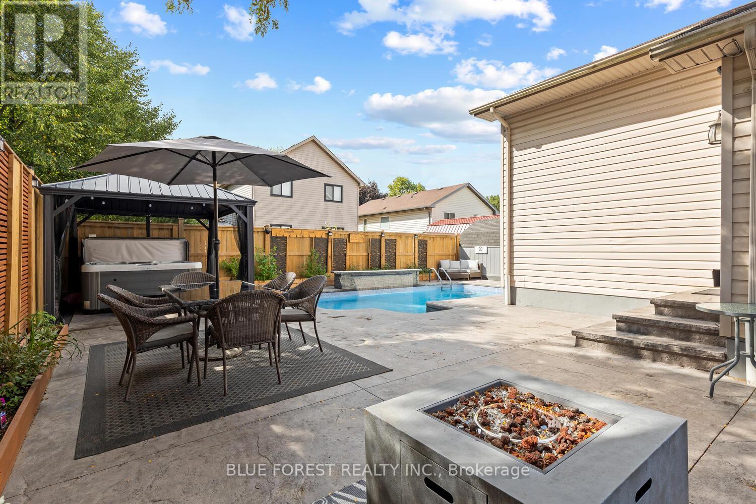 35 Bowcott Crescent, London East, Ontario  N5V 4W8 - Photo 43 - X12362936
