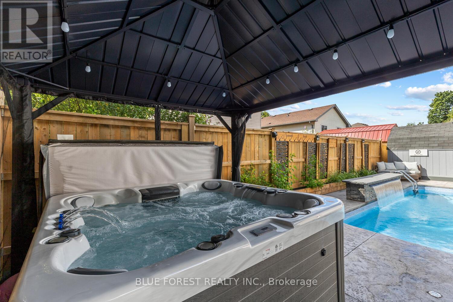 35 Bowcott Crescent, London East, Ontario  N5V 4W8 - Photo 44 - X12362936