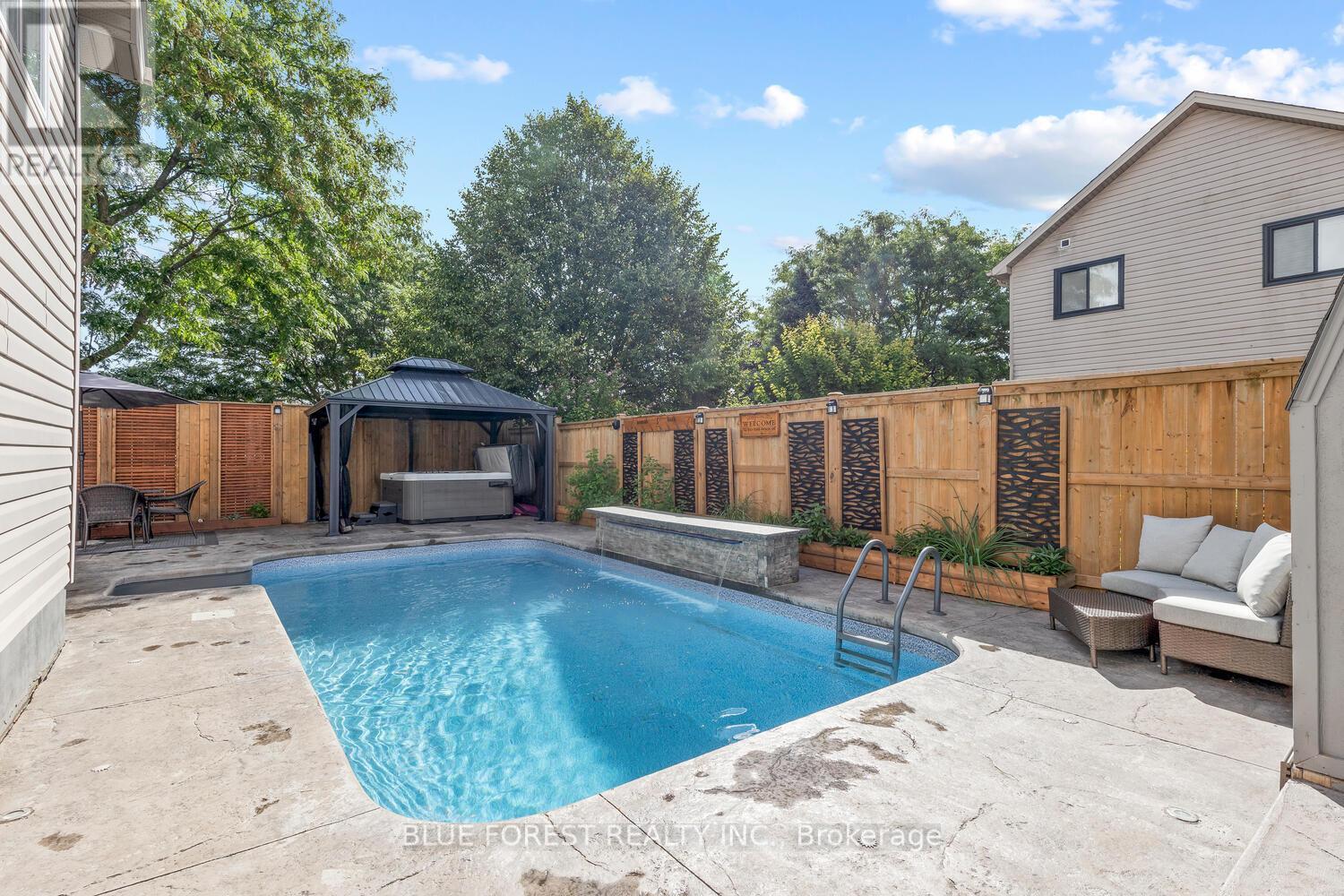 35 Bowcott Crescent, London East, Ontario  N5V 4W8 - Photo 48 - X12362936