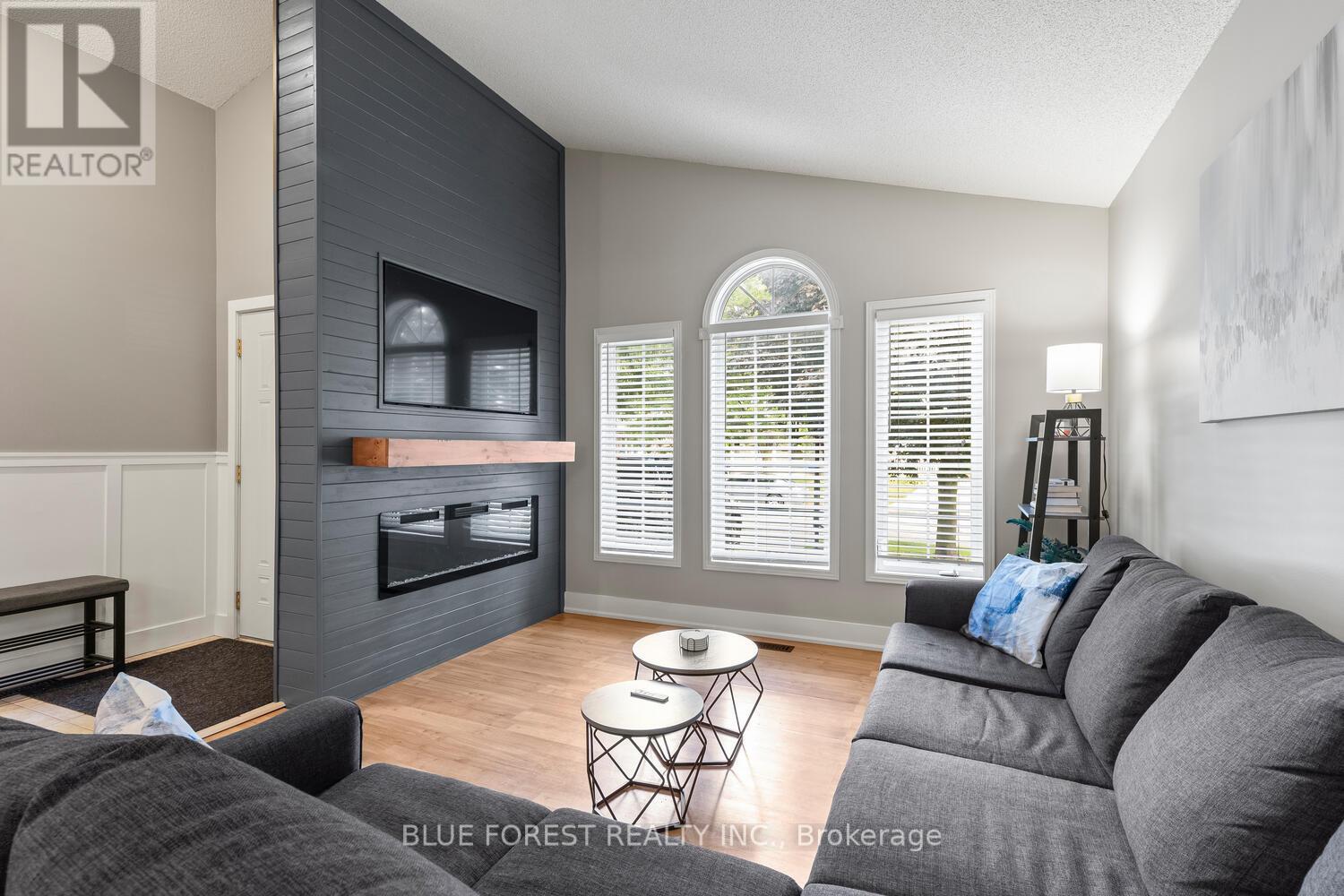 35 Bowcott Crescent, London East, Ontario  N5V 4W8 - Photo 8 - X12362936