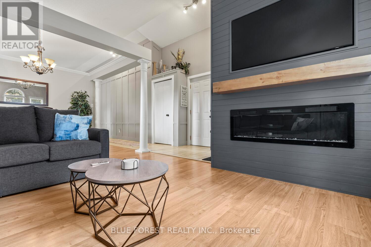 35 Bowcott Crescent, London East, Ontario  N5V 4W8 - Photo 9 - X12362936