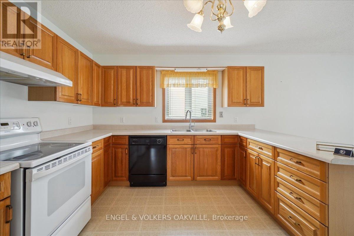 36 White Bark Way, Centre Wellington, Ontario  N0B 1J0 - Photo 19 - X12362832