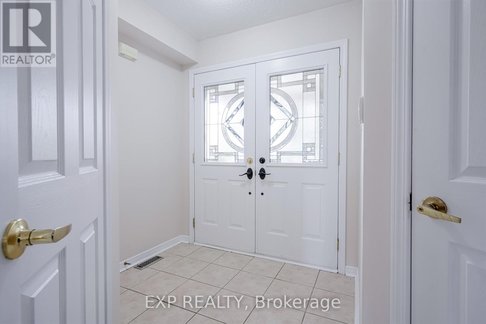 75 Hutton Place, Clarington, Ontario  L1C 5K1 - Photo 4 - E12362926