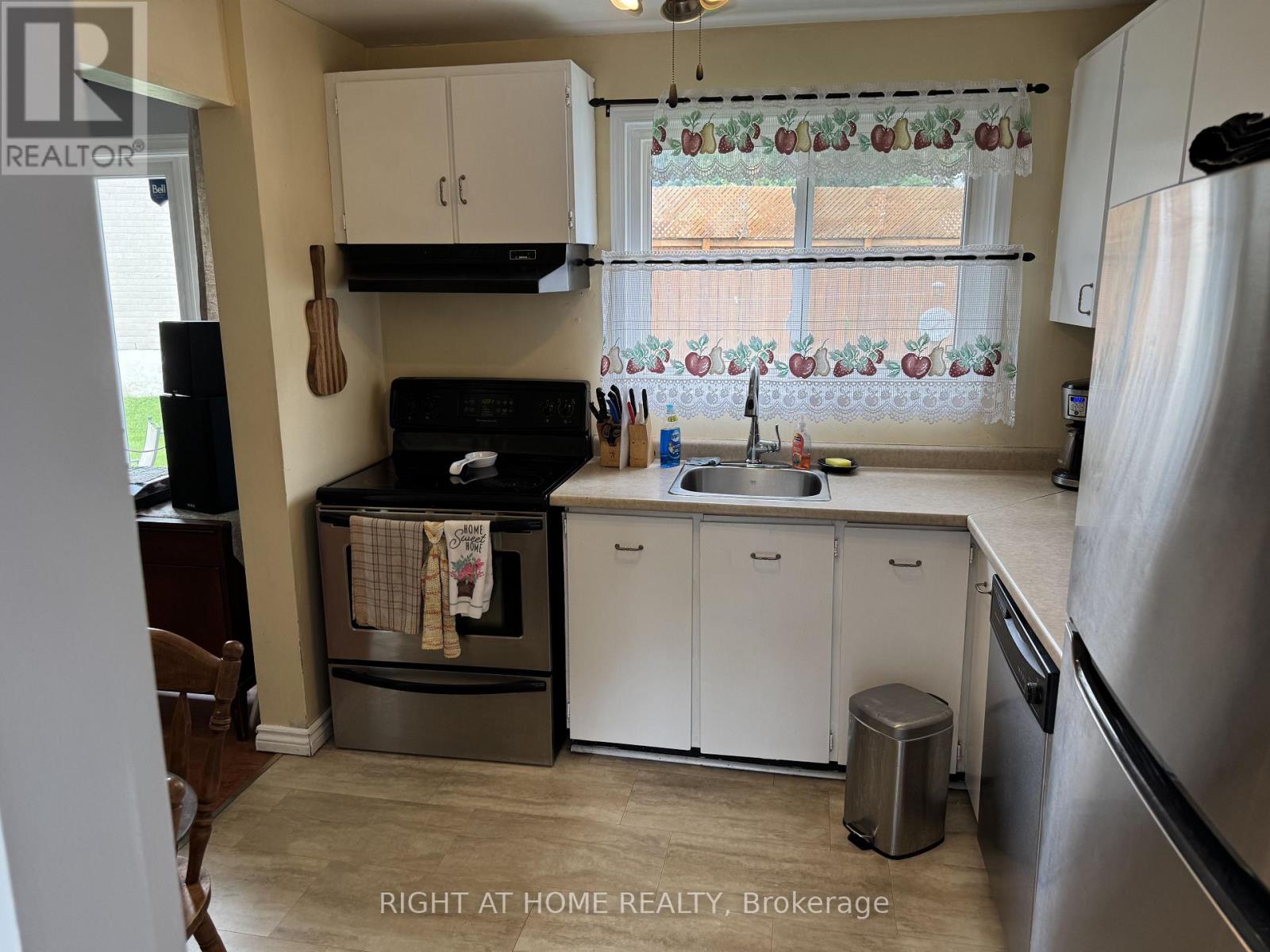 Property at 4 HARDCASTLE COURT image 3