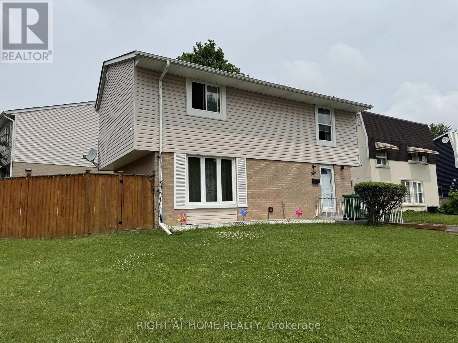 Property at 4 HARDCASTLE COURT image 2