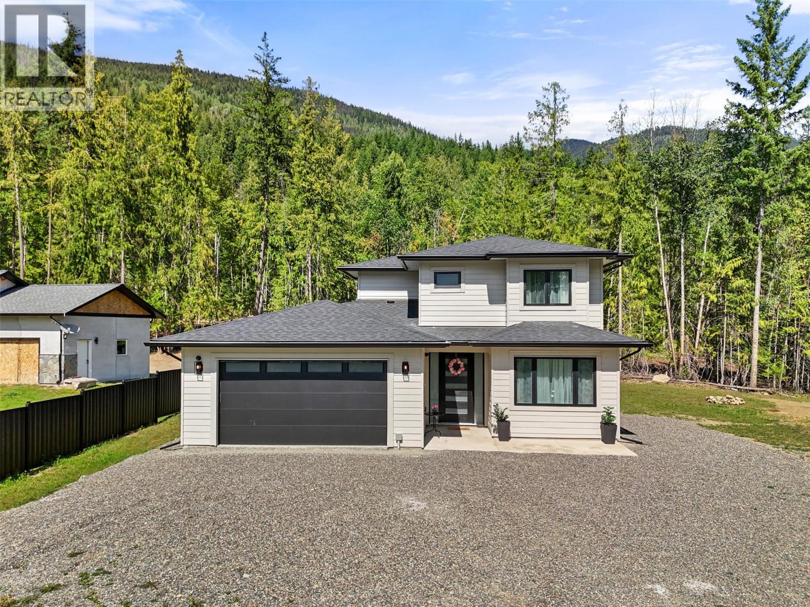 7670 Mountain Drive, Anglemont, British Columbia