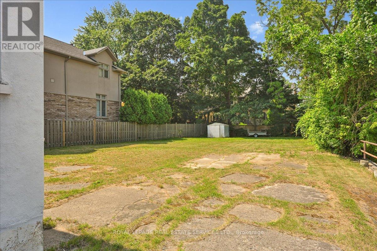 86 Kerr Street, Oakville, Ontario  L6K 3A3 - Photo 11 - W12362923