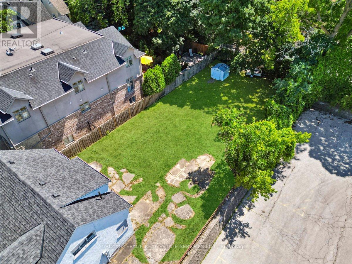 86 Kerr Street, Oakville, Ontario  L6K 3A3 - Photo 18 - W12362923
