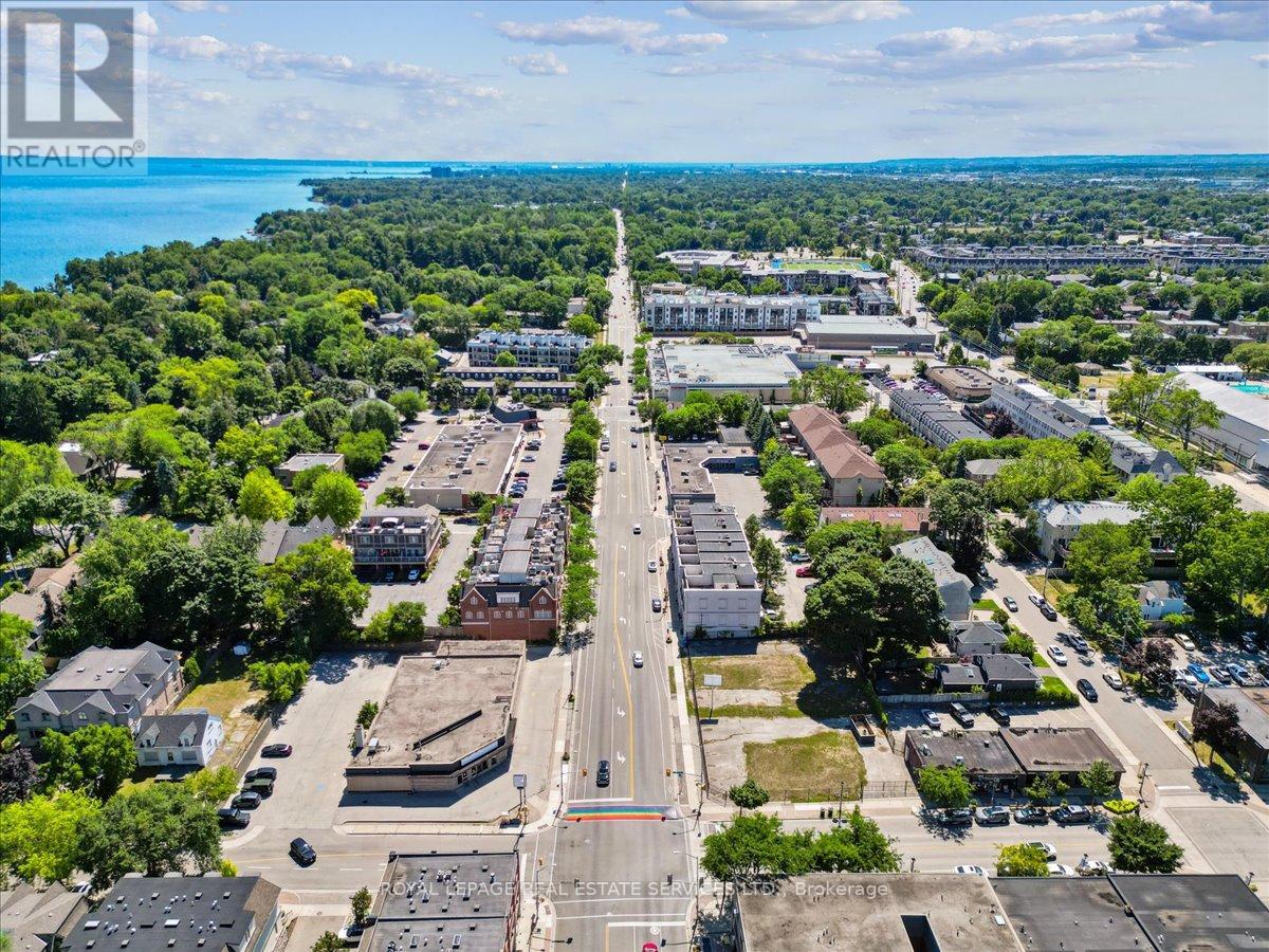 86 Kerr Street, Oakville, Ontario  L6K 3A3 - Photo 23 - W12362923