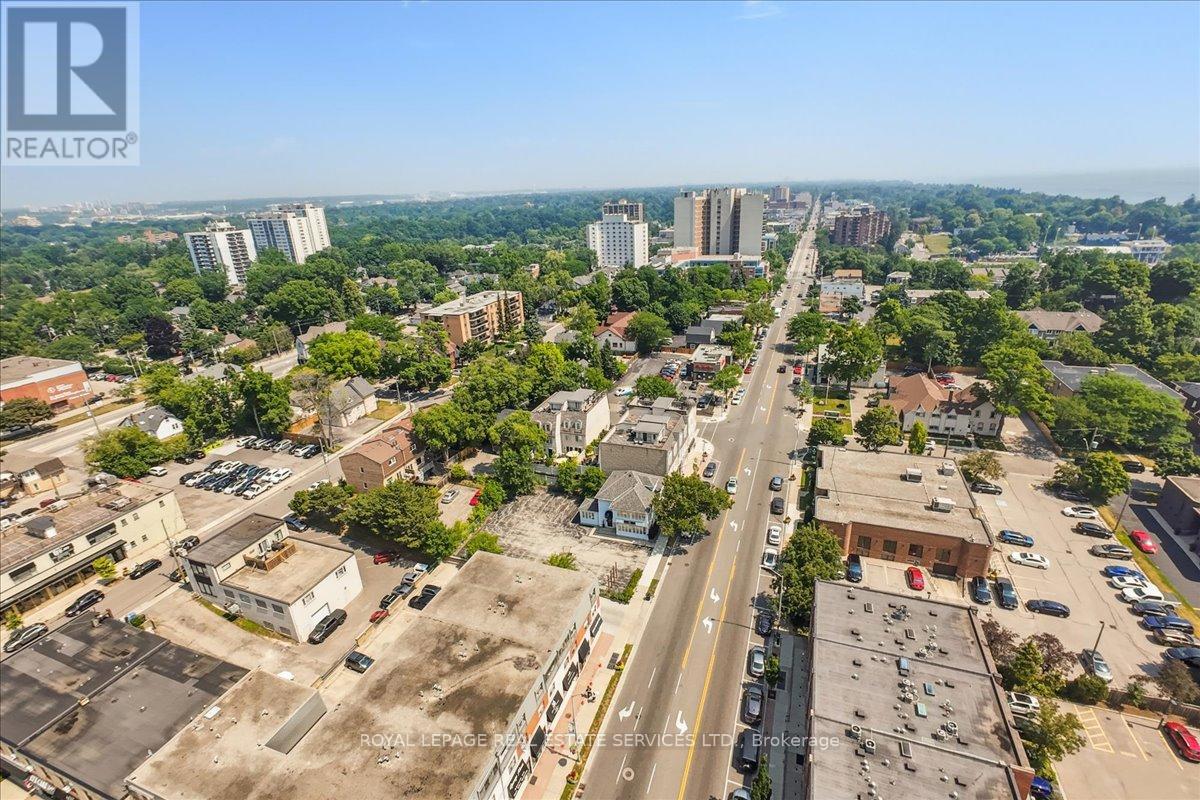 86 Kerr Street, Oakville, Ontario  L6K 3A3 - Photo 25 - W12362923