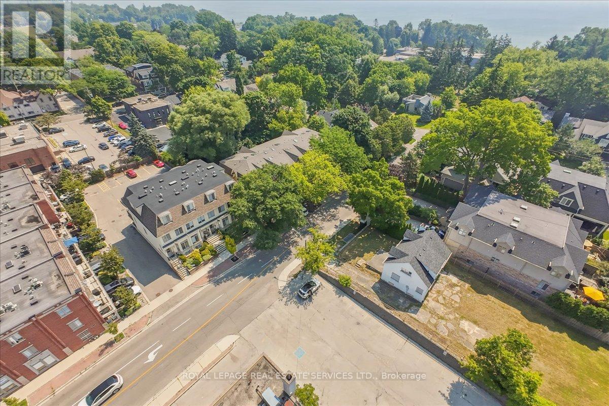 86 Kerr Street, Oakville, Ontario  L6K 3A3 - Photo 7 - W12362923