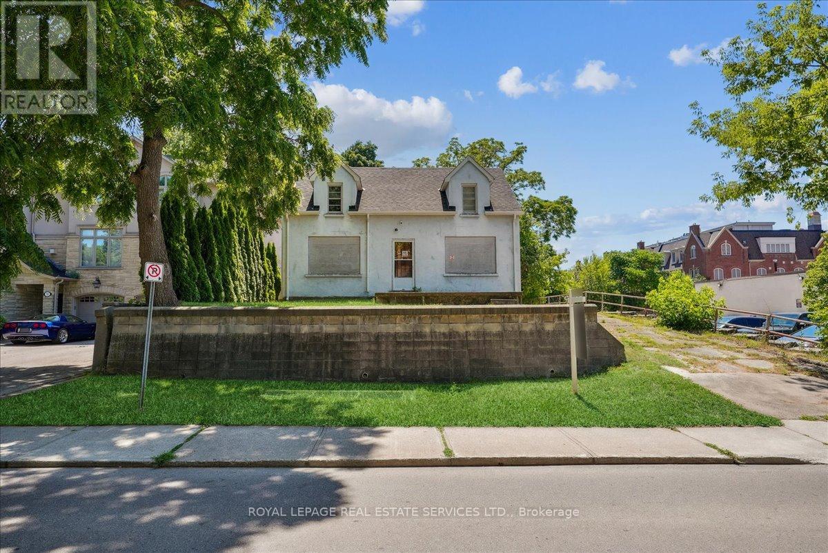 86 Kerr Street, Oakville, Ontario  L6K 3A3 - Photo 9 - W12362923