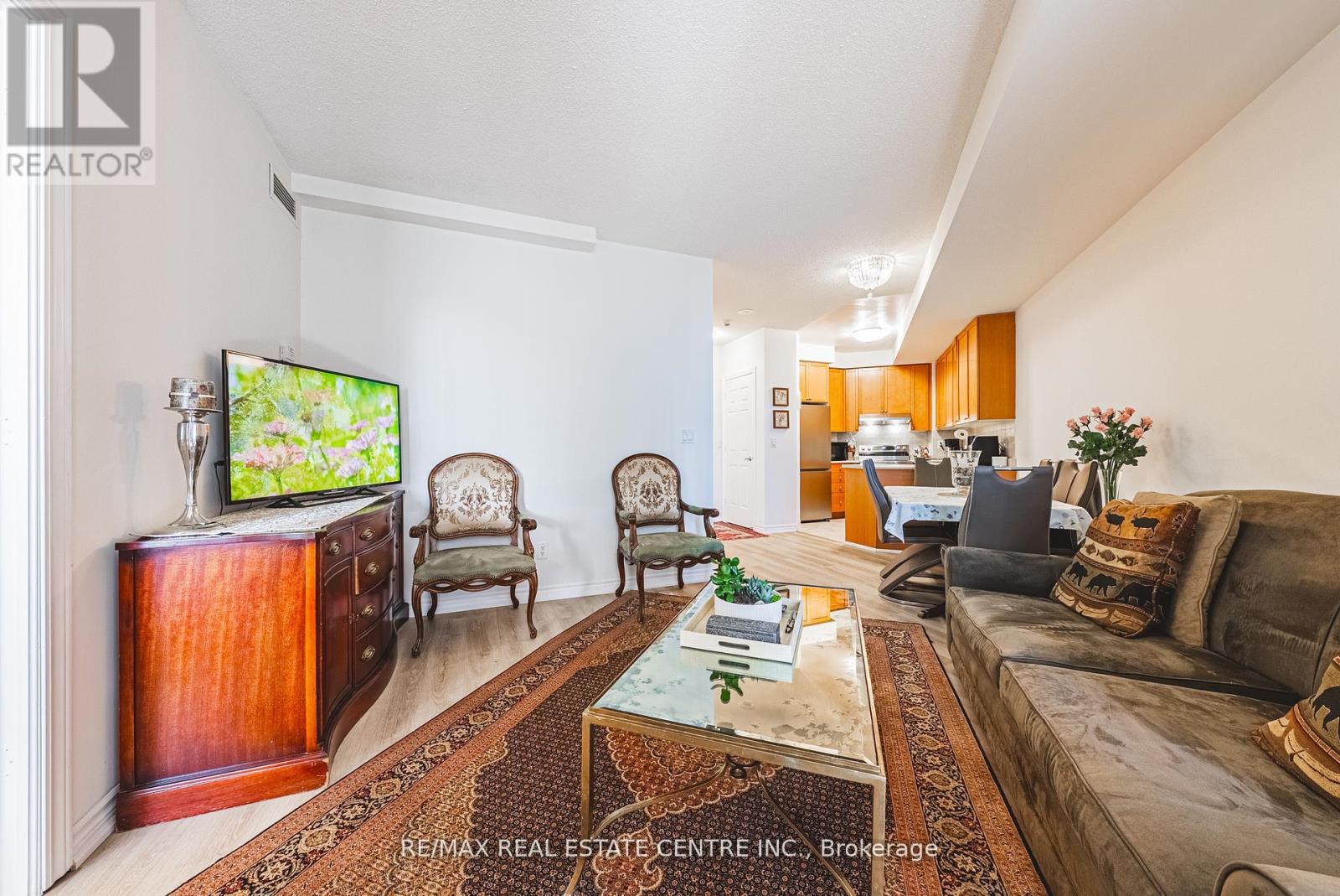 1130 - 3888 Duke Of York Boulevard, Mississauga, Ontario  L5B 4P5 - Photo 11 - W12362963
