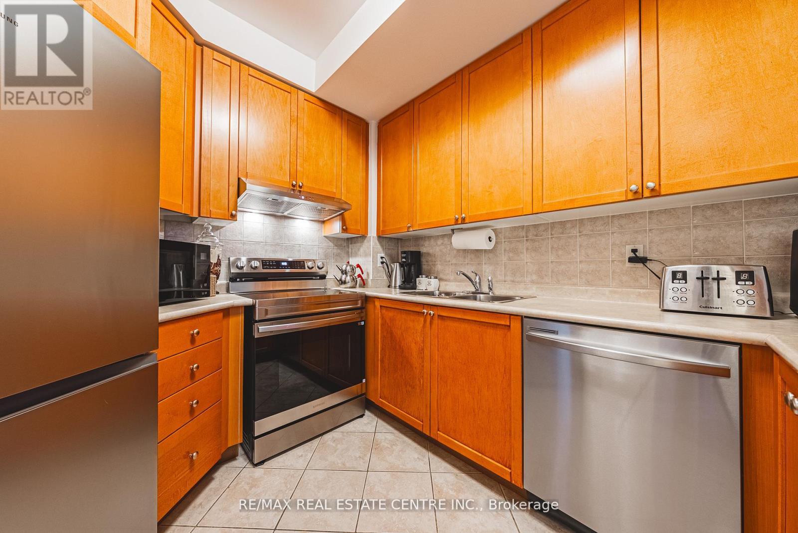 1130 - 3888 Duke Of York Boulevard, Mississauga, Ontario  L5B 4P5 - Photo 14 - W12362963