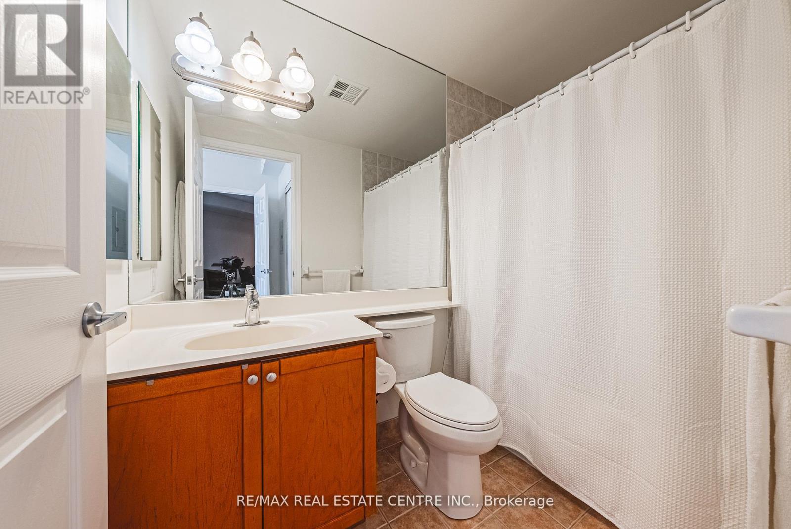 1130 - 3888 Duke Of York Boulevard, Mississauga, Ontario  L5B 4P5 - Photo 18 - W12362963