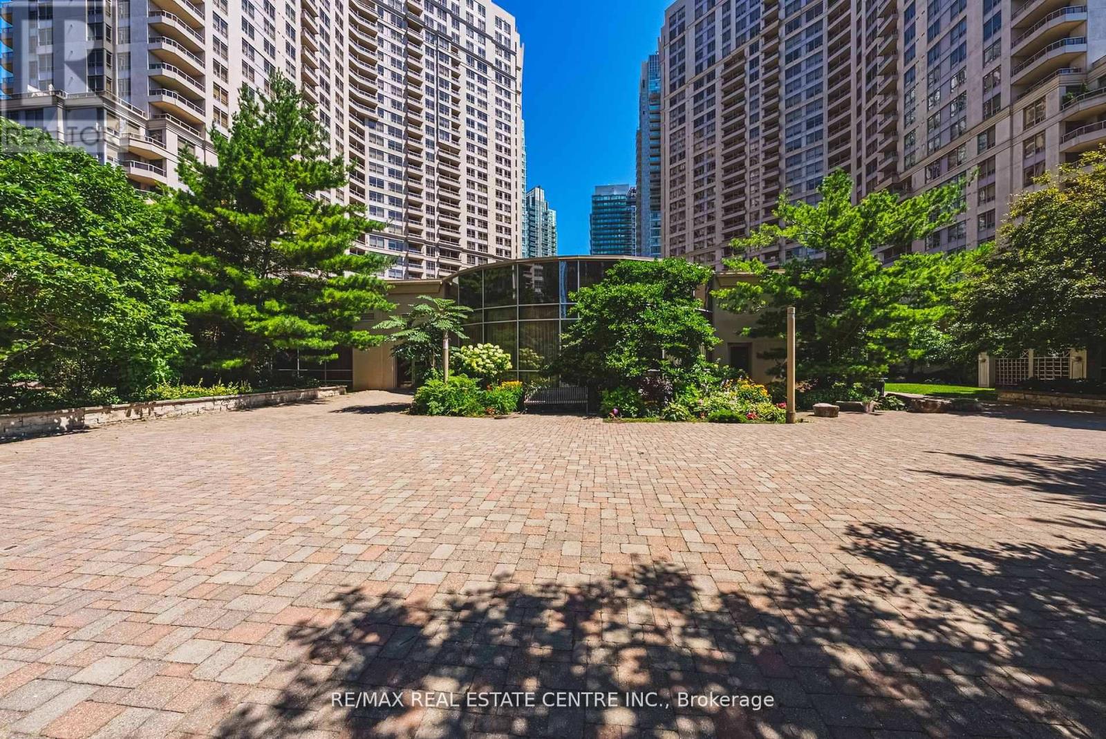 1130 - 3888 Duke Of York Boulevard, Mississauga, Ontario  L5B 4P5 - Photo 3 - W12362963