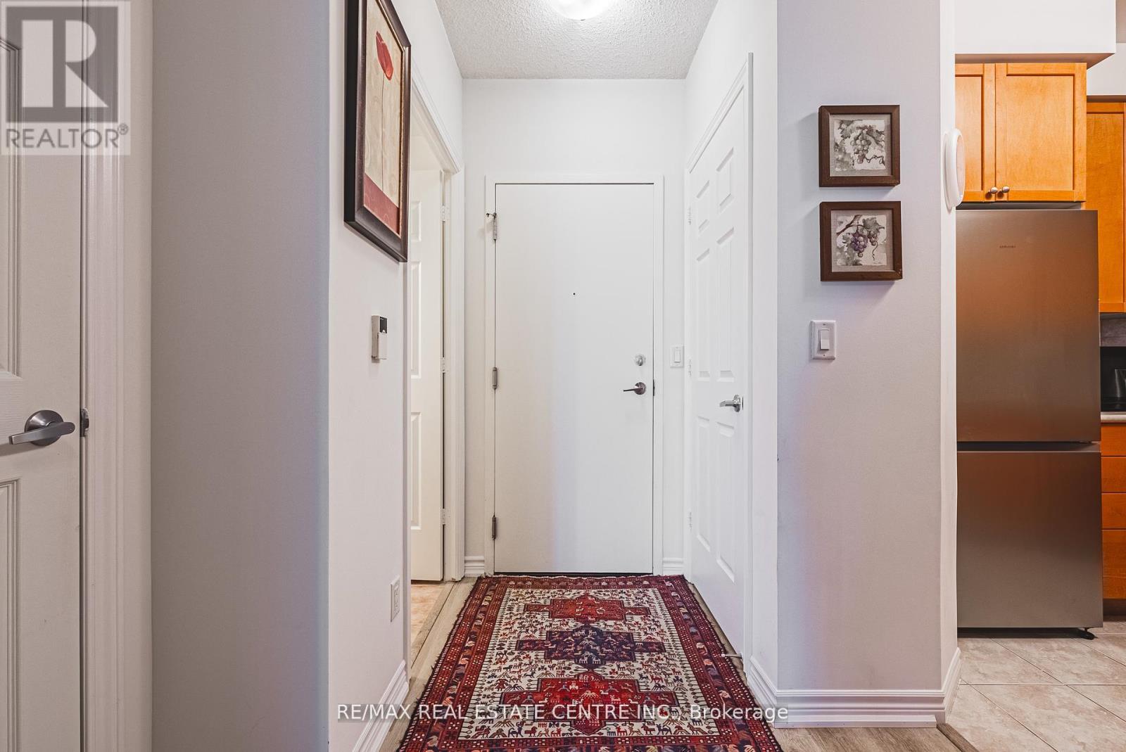 1130 - 3888 Duke Of York Boulevard, Mississauga, Ontario  L5B 4P5 - Photo 8 - W12362963