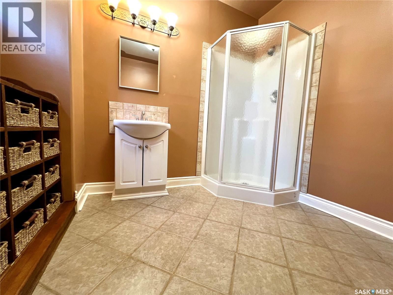 446 4th Avenue Ne, Swift Current, Saskatchewan  S9H 2J8 - Photo 16 - SK016430