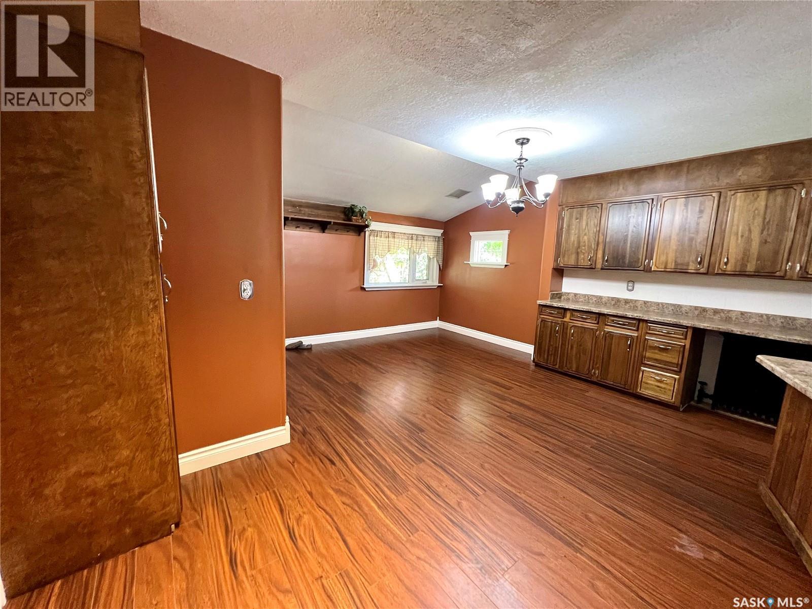 446 4th Avenue Ne, Swift Current, Saskatchewan  S9H 2J8 - Photo 2 - SK016430