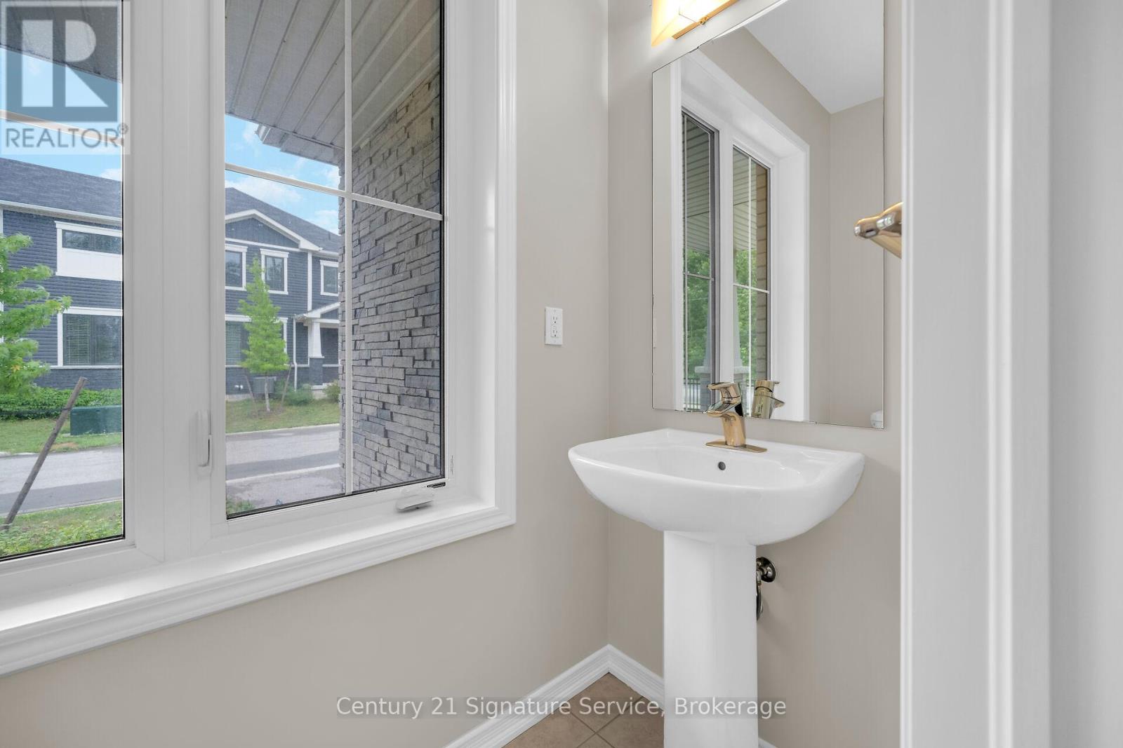 9 - 8273 Tulip Tree Drive N, Niagara Falls, Ontario  L2H 3S8 - Photo 6 - X12362867