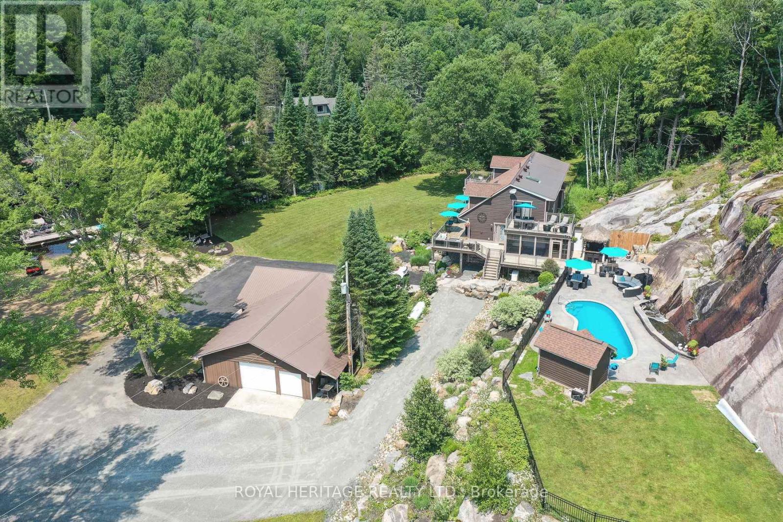 120 HUTCHESON BEACH ROAD, Huntsville, Ontario
