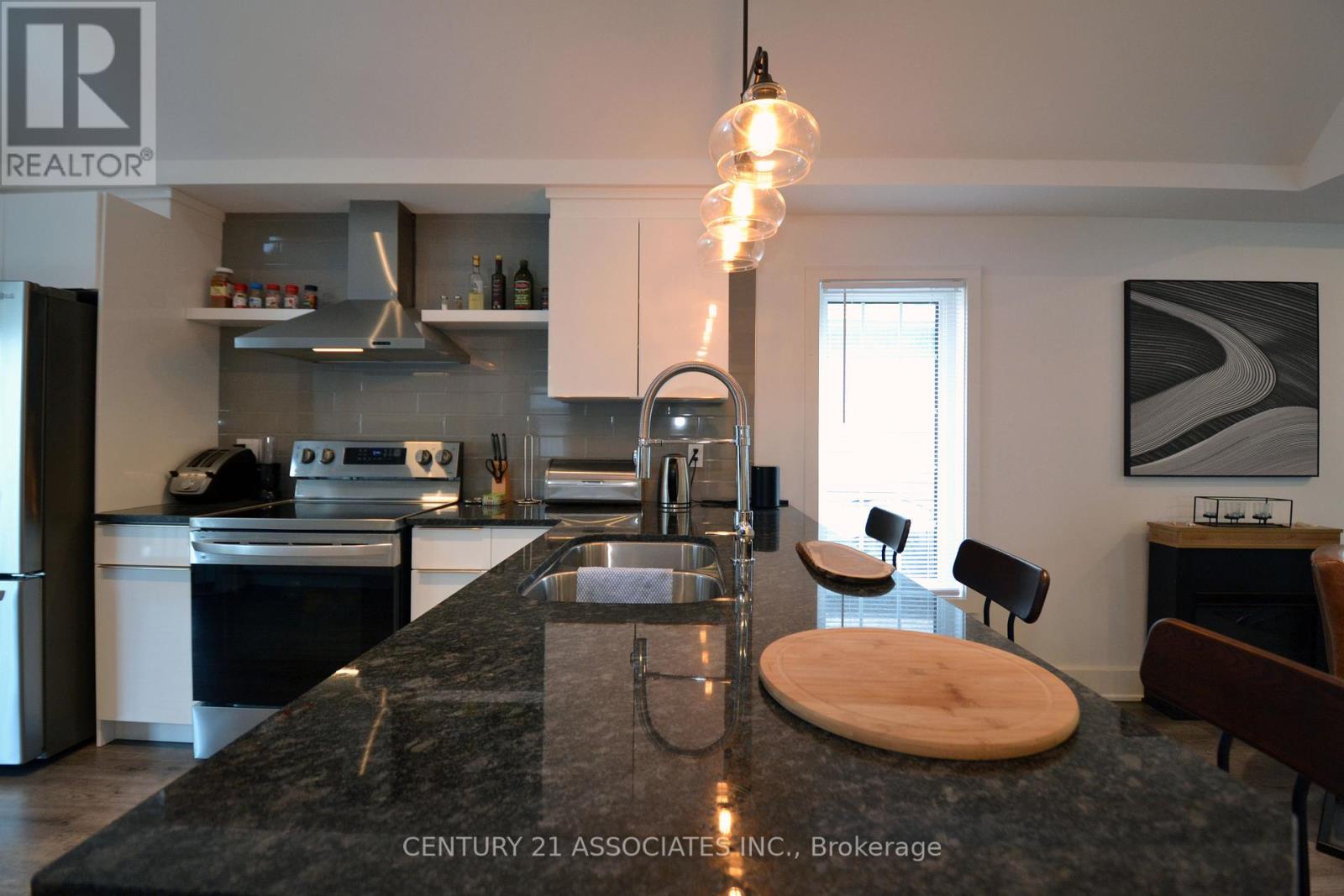 71 Deere Street, Welland, Ontario  L3B 2L7 - Photo 13 - X12362962