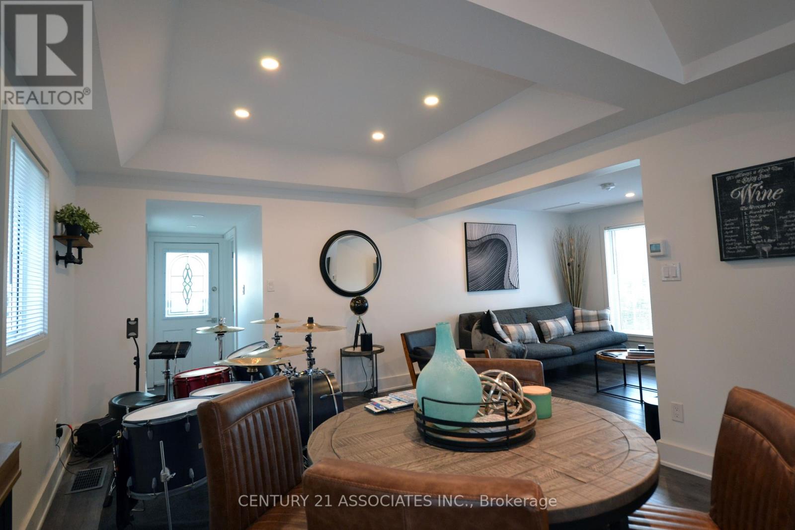71 Deere Street, Welland, Ontario  L3B 2L7 - Photo 15 - X12362962