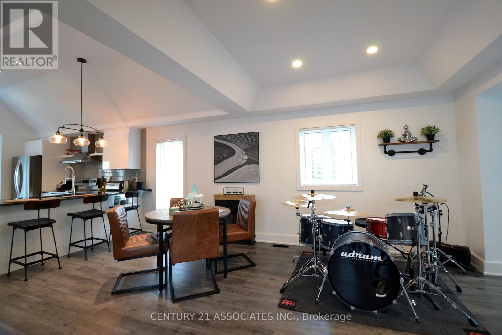 71 Deere Street, Welland, Ontario  L3B 2L7 - Photo 17 - X12362962
