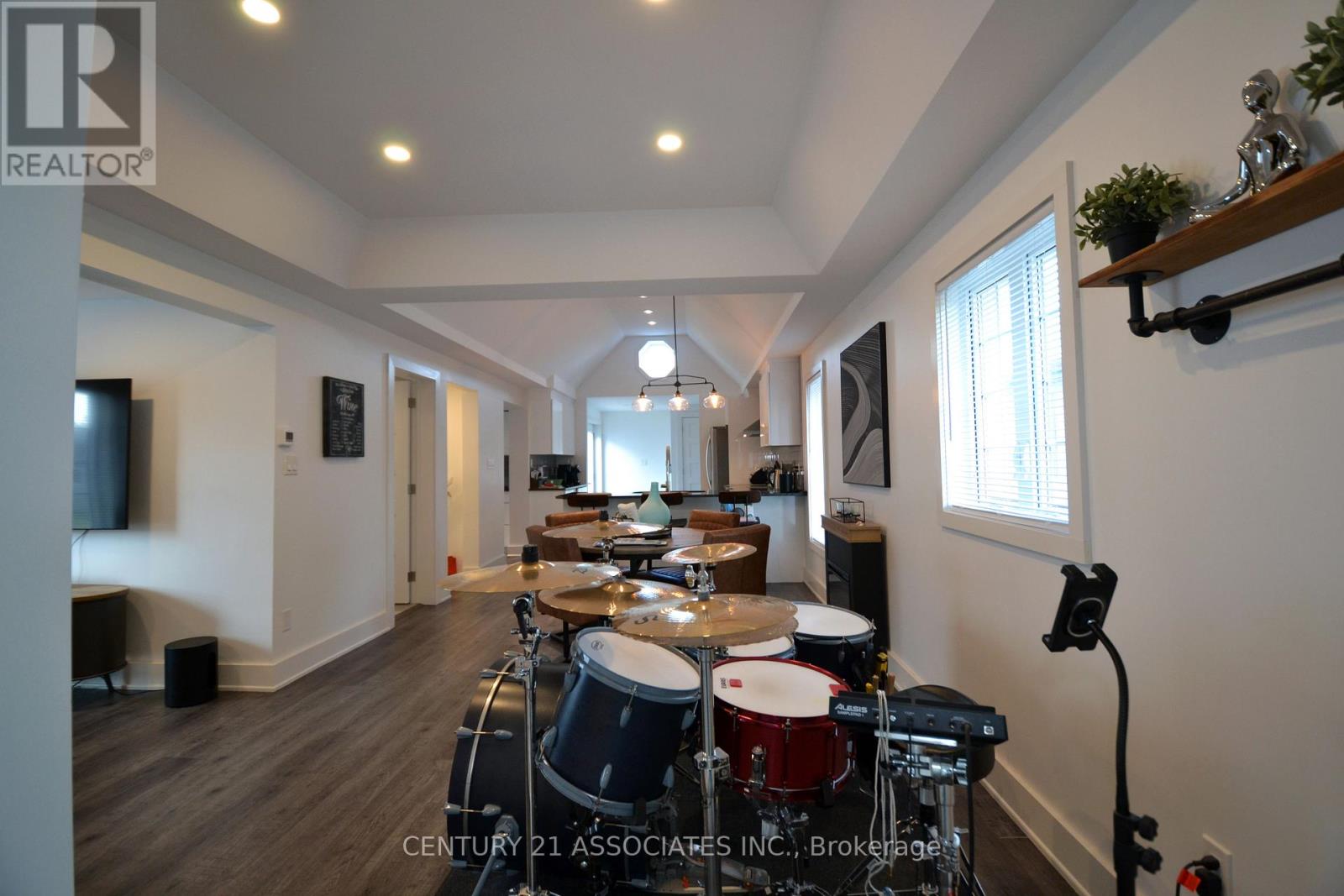 71 Deere Street, Welland, Ontario  L3B 2L7 - Photo 19 - X12362962