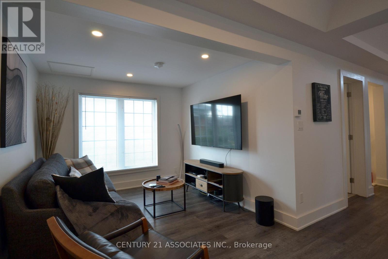 71 Deere Street, Welland, Ontario  L3B 2L7 - Photo 23 - X12362962